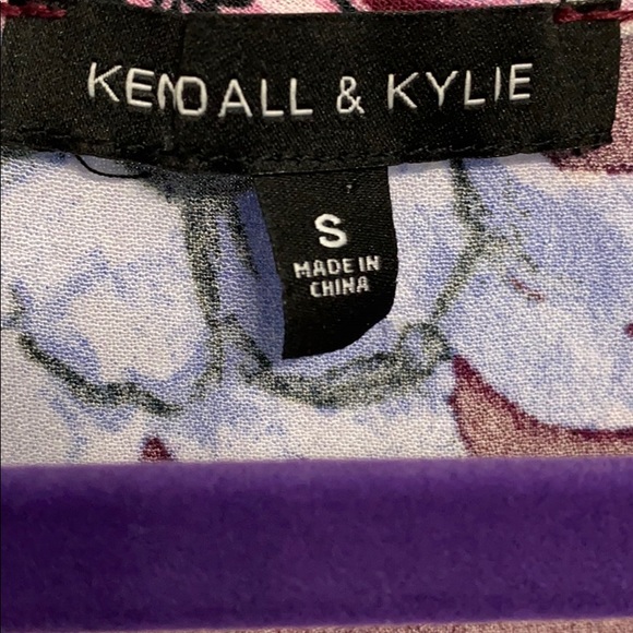 Kendall & Kylie Blouse - Picture 2 of 3